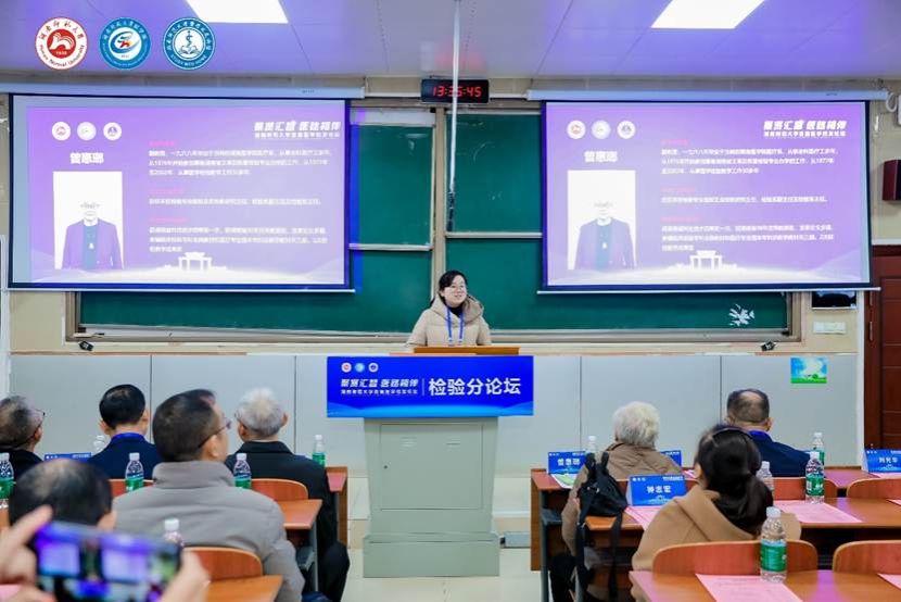 会议室里的人们 AI 生成的内容可能不正确。 会议室里的人们 AI 生成的内容可能不正确。