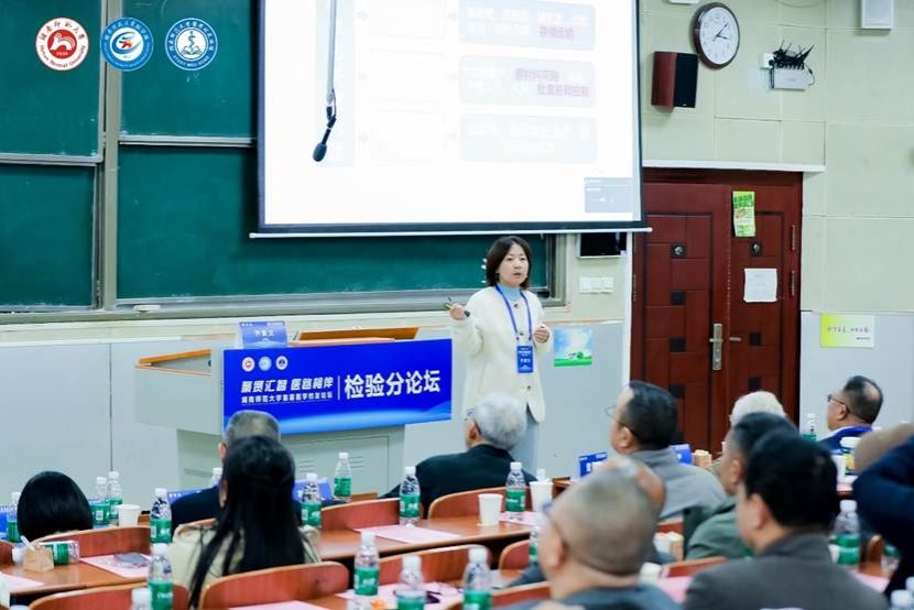 会议室里的人们 AI 生成的内容可能不正确。 会议室里的人们 AI 生成的内容可能不正确。